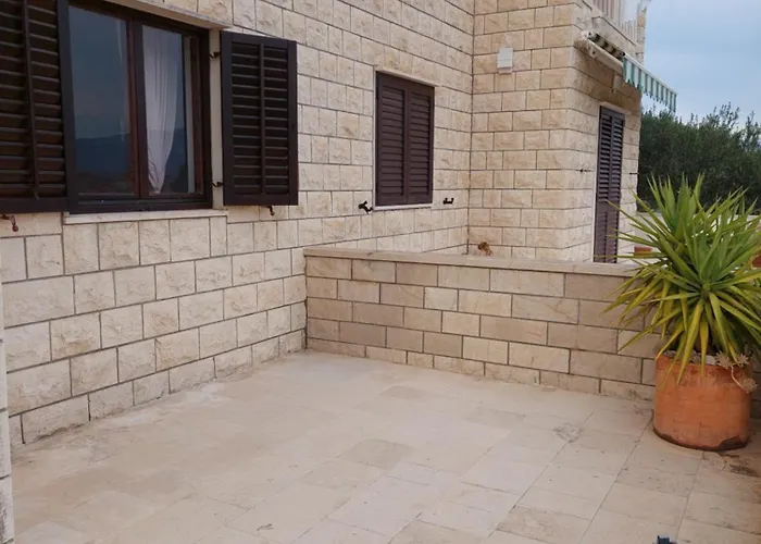 Apartment Pave Postira