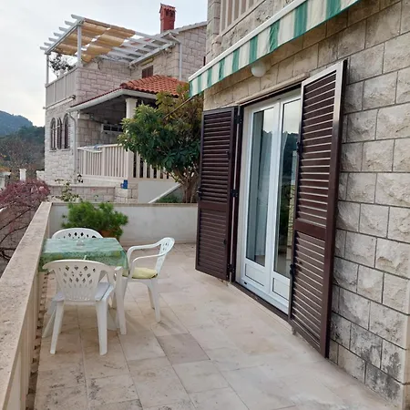 Pave Apartmán Postira